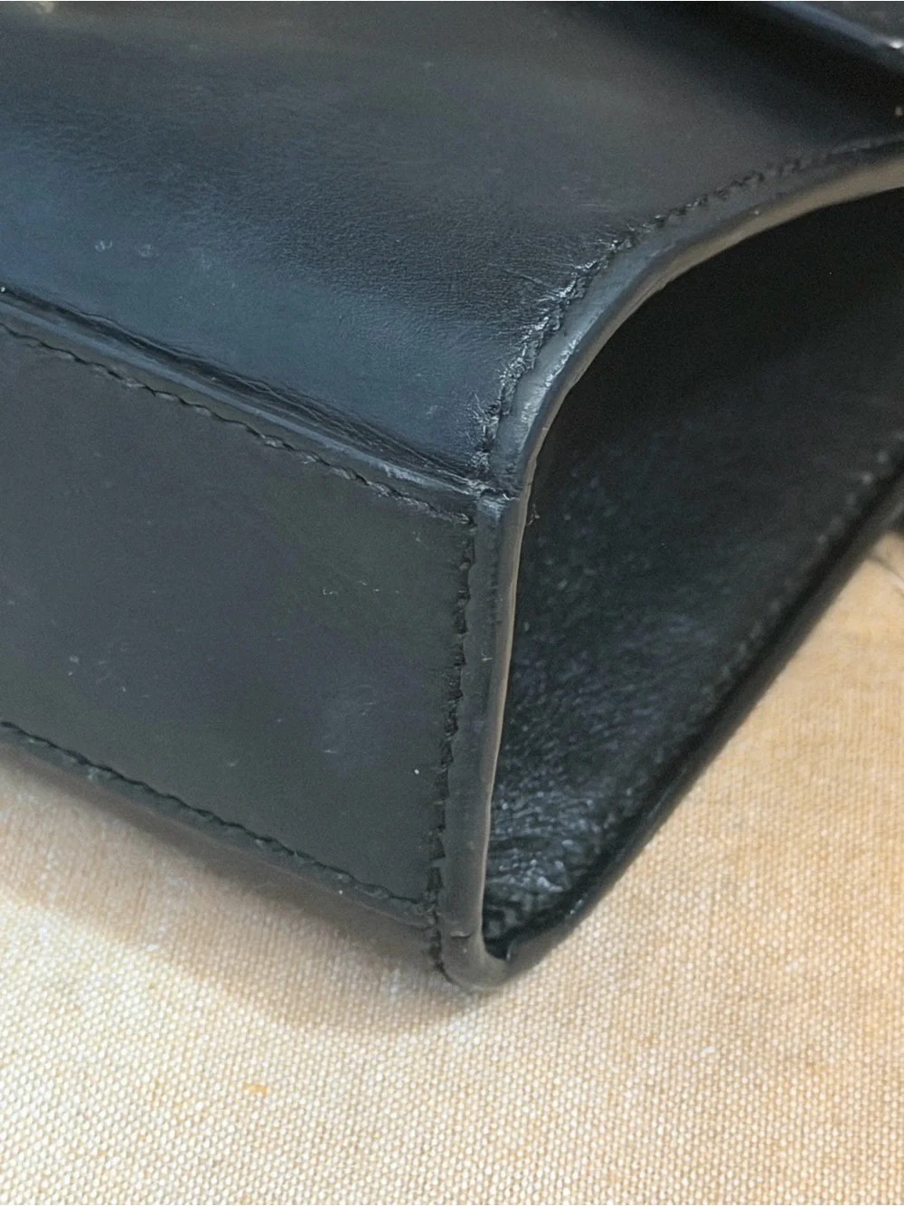 Black Leather Gucci Padloc